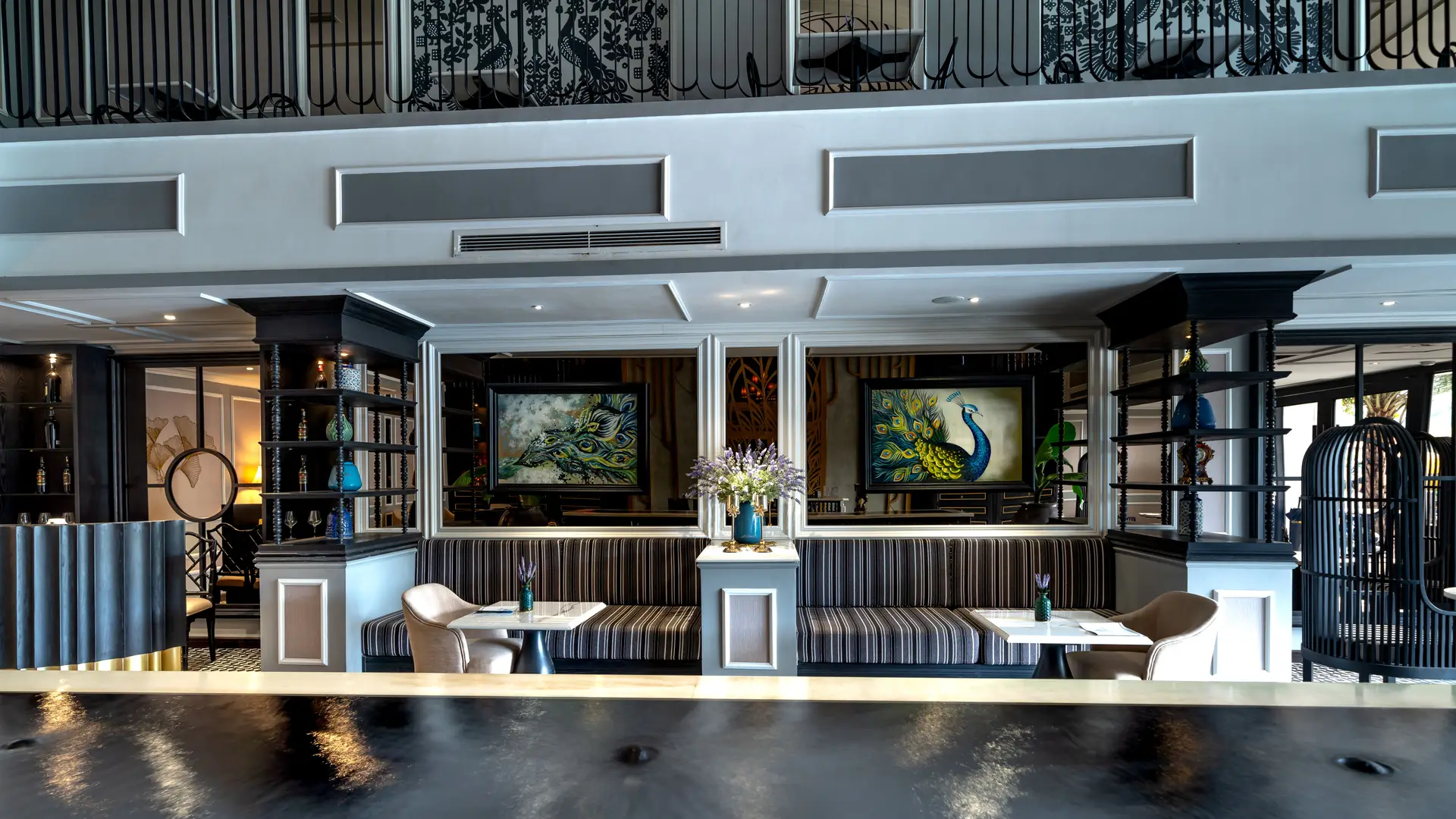 Lobby Grandeur