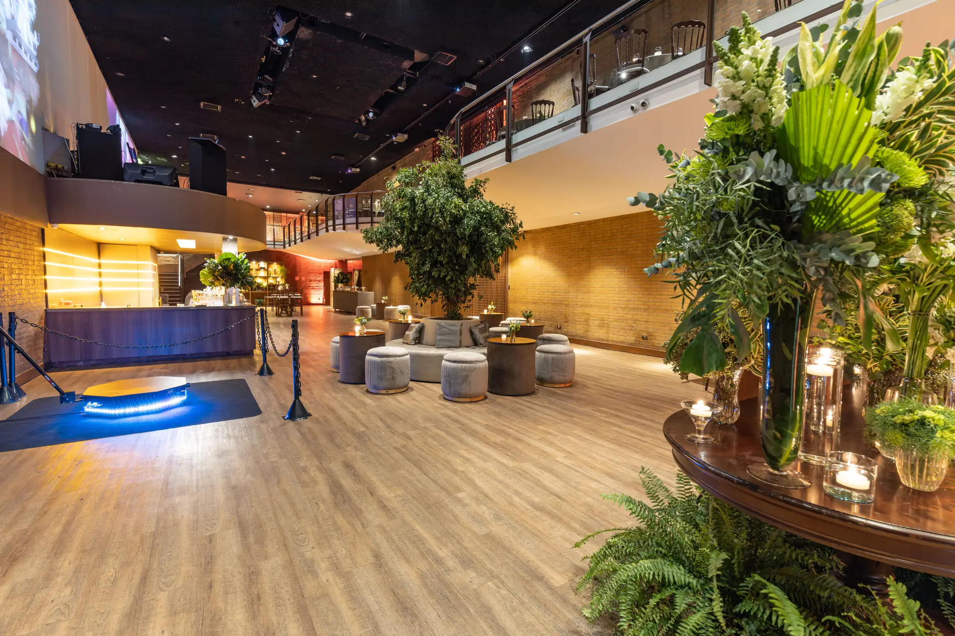 Night view of the lounge